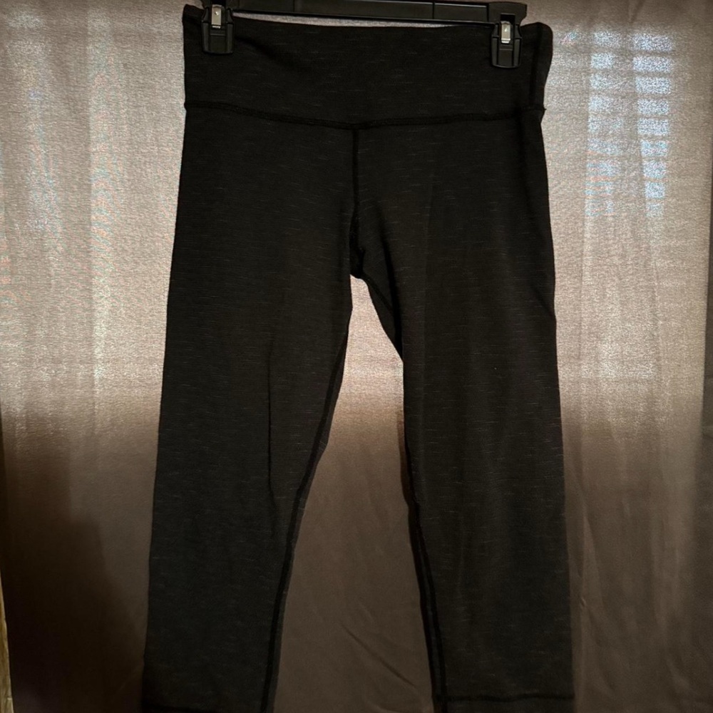 Lululemon womens Black Leggings Capri